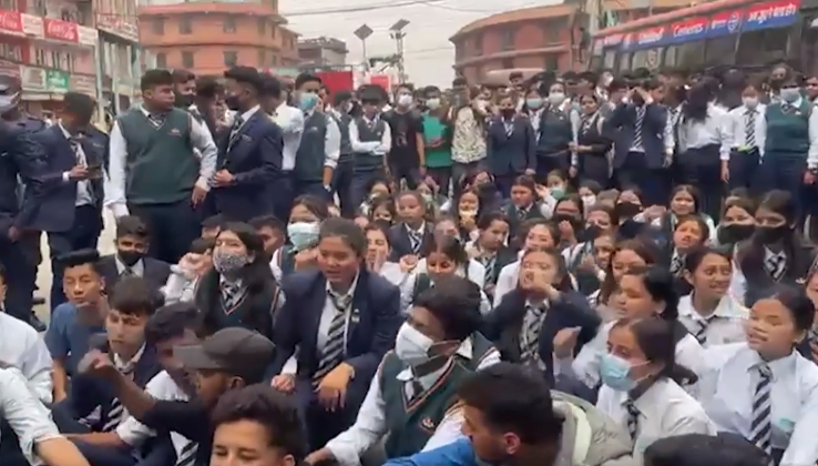 छात्रामाथि यौन दुर्व्यवहार गरेको आरोपमा चावहिलको सेन्ट लरेन्स कलेजका शिक्षक पक्राउ 