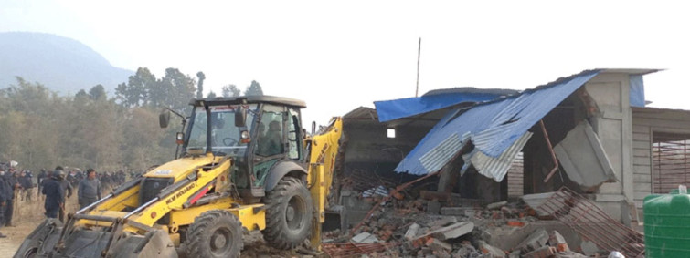 मेयर हर्क साम्पाङले धरानमा डोजर चलाएपछि लफडा 