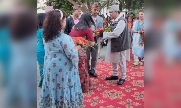 पुर्व राजा ज्ञानेन्द्र शाह परिवारसहित धनगढीमा