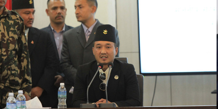 गृहमन्त्री गुरूङ विवादमा तानिए, तत्काल पदबाट बर्खास्त गर्न सरकारसँग माग