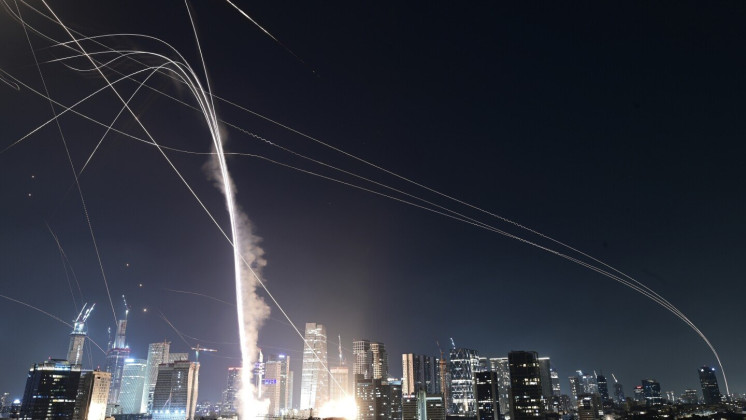 इजरायल र इरानबीच भीषण आक्रमणका श्रृंखला