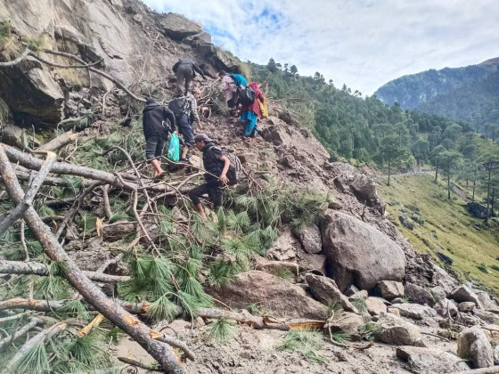 कालिकोट बाढीपहिरोः ६ जनाको शव भेटियो, अझै १७ बेपत्ता
