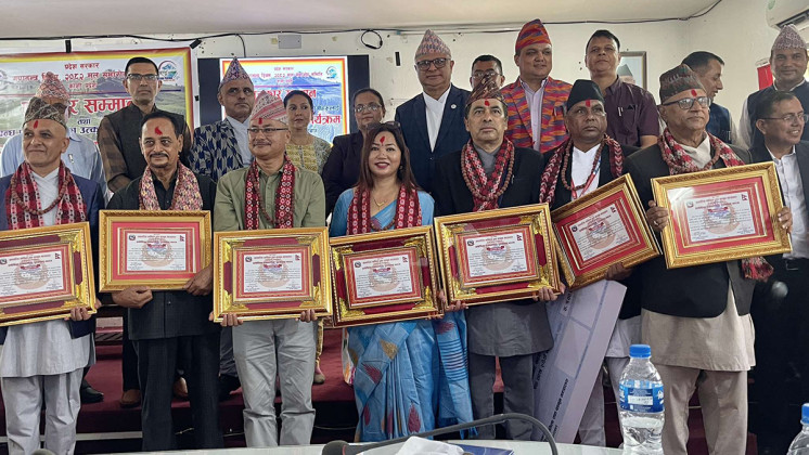 कोशीका ७ जना पत्रकारलाई प्रदेश सरकारको सम्मान