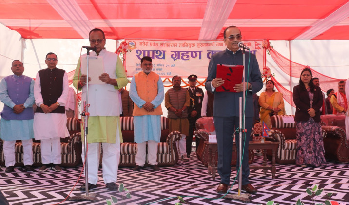 मधेशका मुख्यमन्त्री यादवले गरे शपथ ग्रहण, विश्वासको मत बुधबार लिने