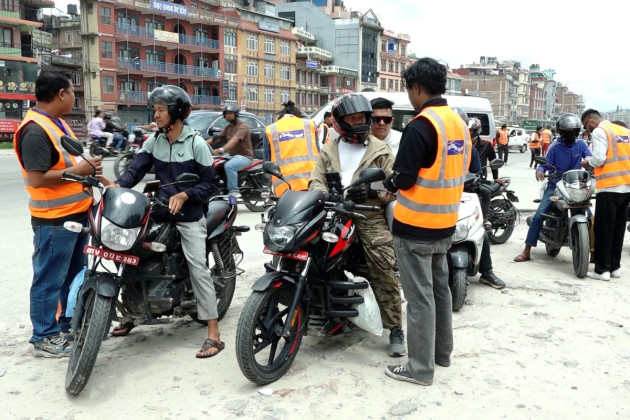 ट्राफिकलाई मात्र दोष दिएर हुँदैन, राइडरले पनि नियम पालना गर्नुपर्छ