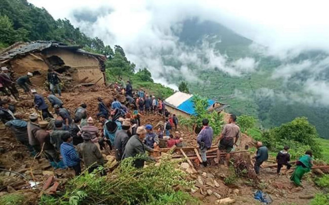 पाँचथरमा पहिराले घर बगाउँदा तीन जना बेपत्ता