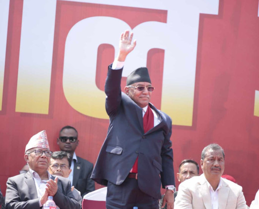 माधव नेपाल र विप्लवसँग एकताको छलफल हुँदैछ : प्रचण्ड
