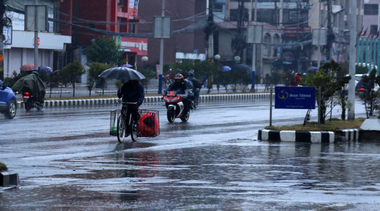 काठमाडौंमा बिहानैदेखि वर्षा,बाँकी क्षेत्रमा कस्तो छ मौसम ?