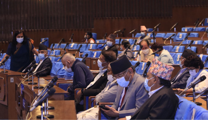 बजेटमाथि उठेका प्रश्नको जवाफ दिँदै प्रधानमन्त्री र अर्थमन्त्री