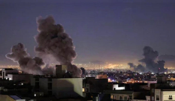 इरानले अमेरिका–इजरायलविरुद्ध बदला लिने चेतावनी, तेहरानमा श्रृंखलाबद्ध विस्फोट