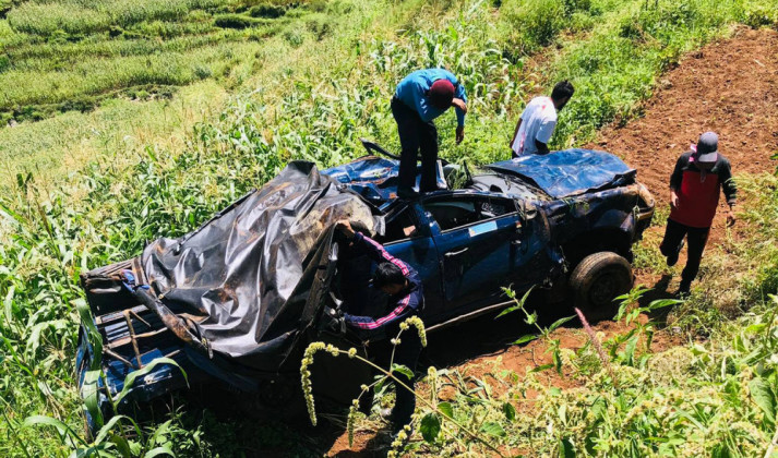 प्रहरीको गाडी दुर्घटना हुँदा २ डीएसपीसहित ६ जना घाइते