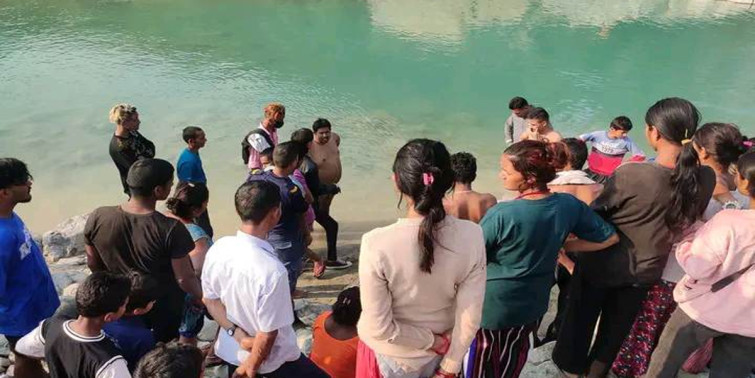 पिकनिक गएका एक किशोरको नदीमा डुबेर मृत्यु
