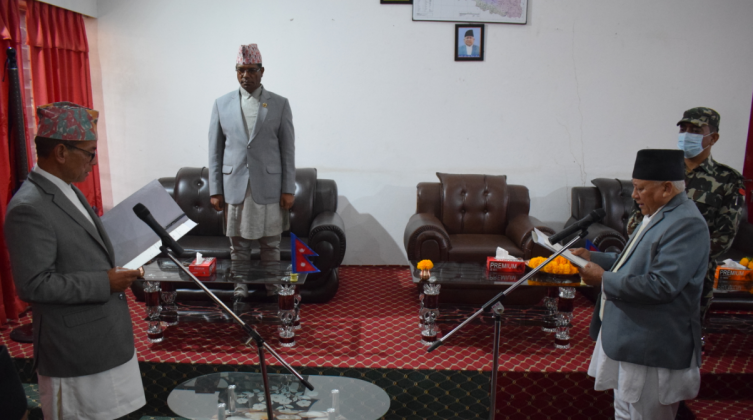 कर्णालीका ज्येष्ठ सांसद शाहीले लिए शपथ