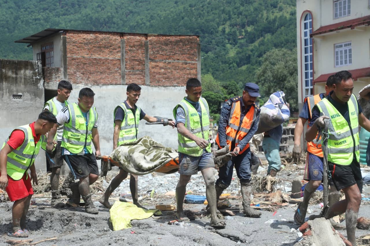 रसुवा बाढीः चितवनमा संकलित बेवारिसे शव जमिनमुनि व्यवस्थापन गरिने