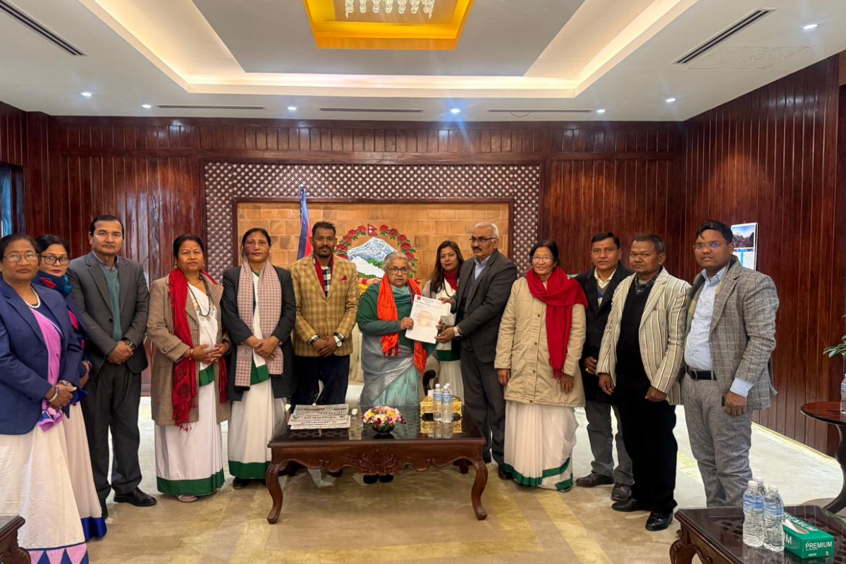 प्रधानमन्त्री समक्ष थारू समुदायका माग पेश