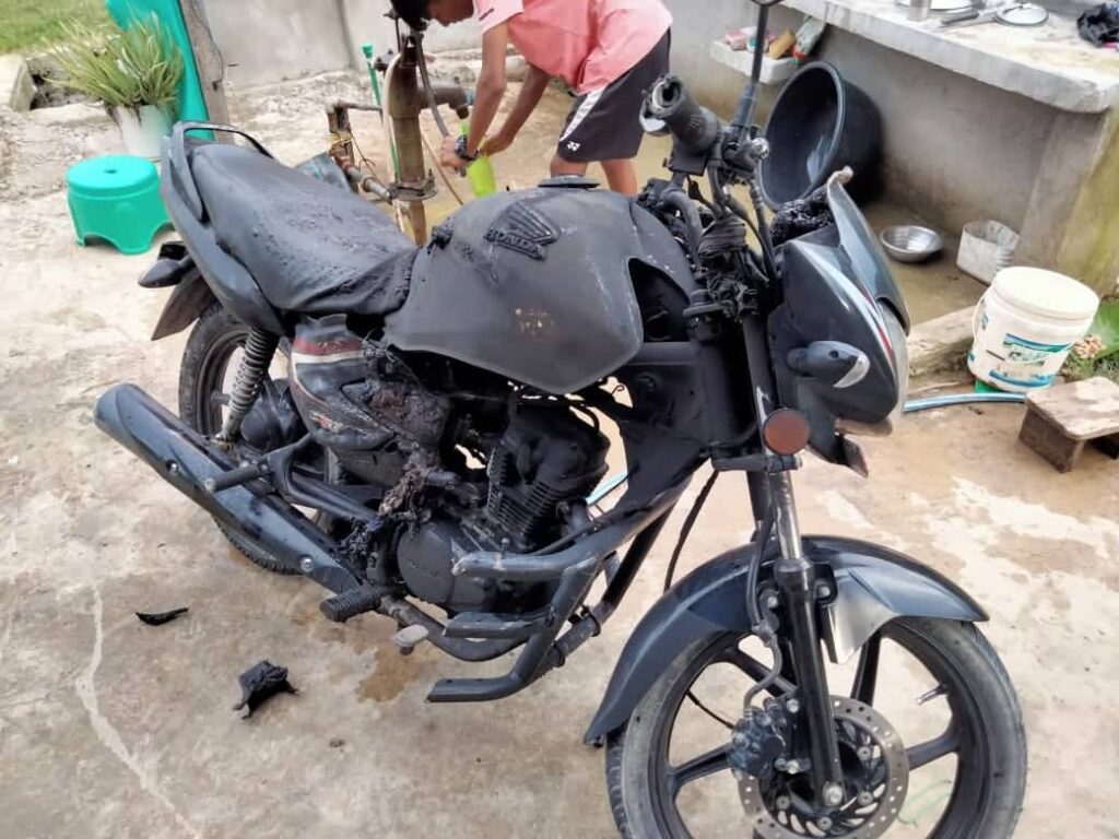 घरमै राखिएको मोटरसाइकलमा आगजनी