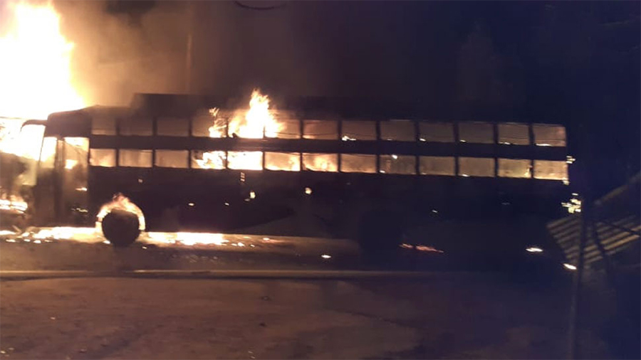 गुडिरहेको बसमा आगलागी