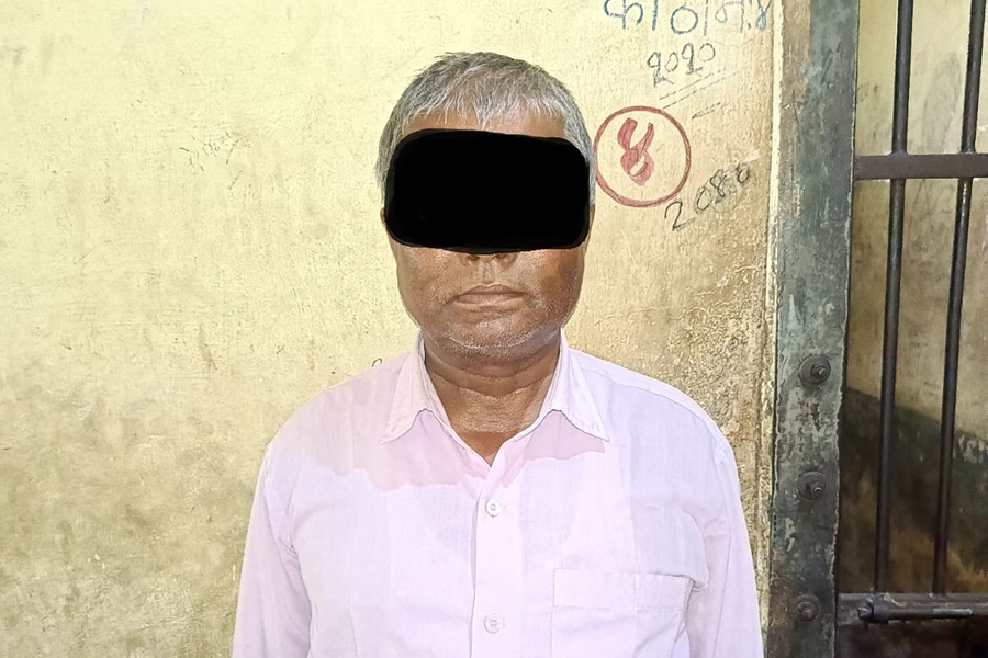 पर्सामा एक महिलामाथि सामूहिक बलात्कार, एक जना पक्राउ