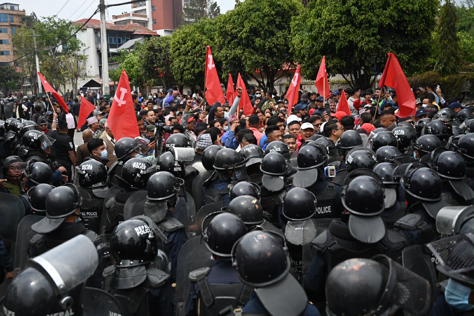 ओली पक्राउको विरोधमा एमालेको प्रदर्शन जारी