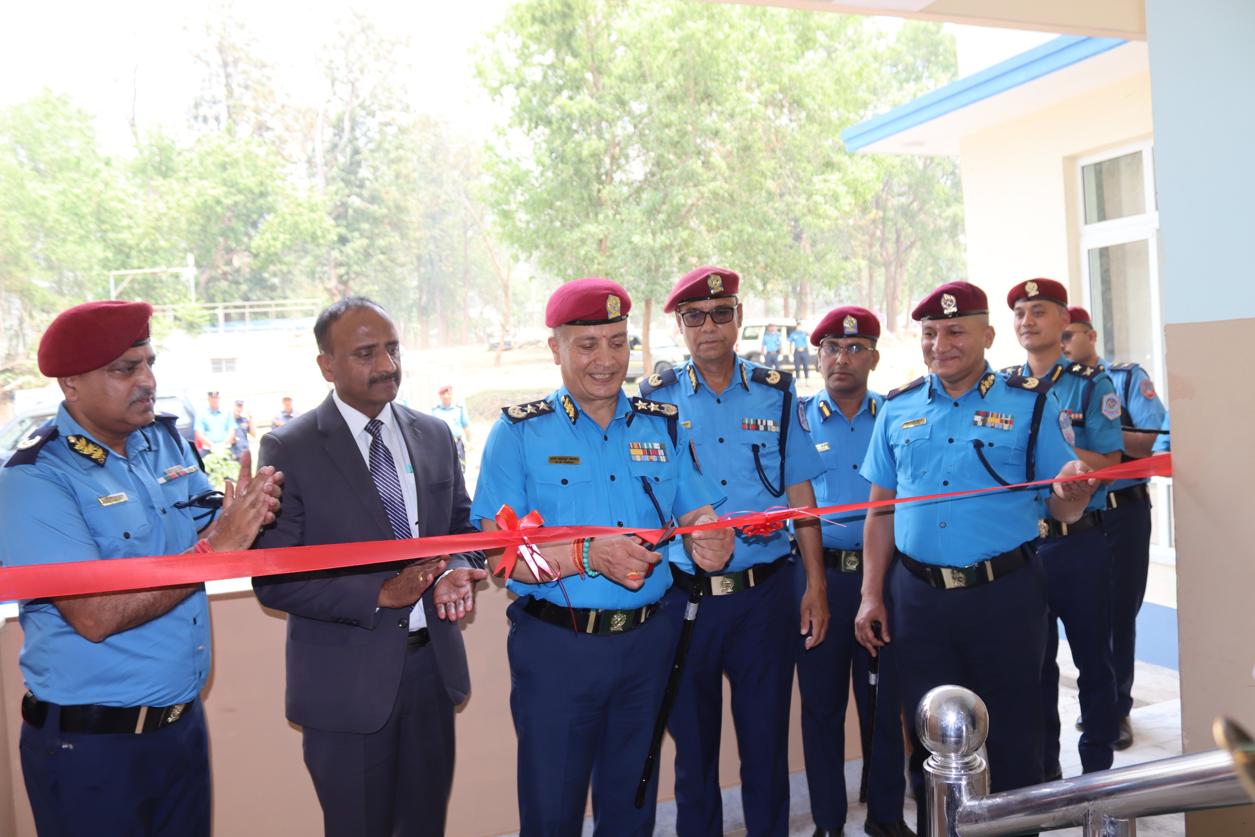 प्रहरी महानिरीक्षक कार्कीद्वारा सुर्खेतमा नवनिर्मित भवनको उद्घाटन