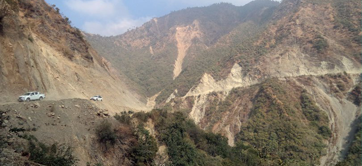 मकवानपुरबाट ललितपुर र काठमाडौँ जोड्ने सडकहरूमा सवारी सञ्चालनमा रोक