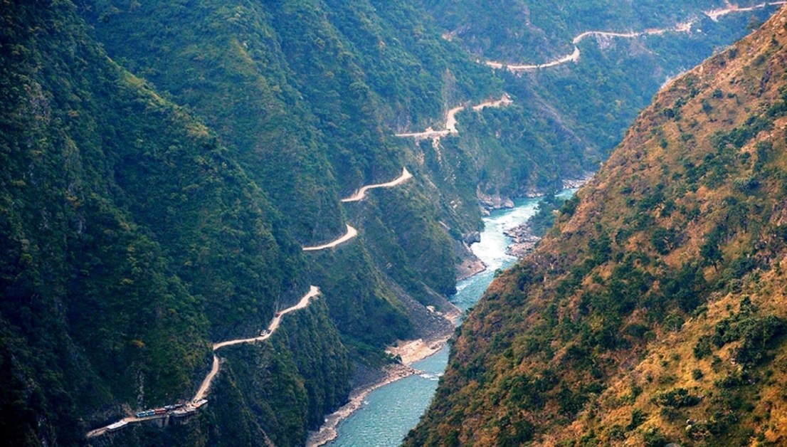 भत्कियो कर्णाली नदीको तटबन्ध