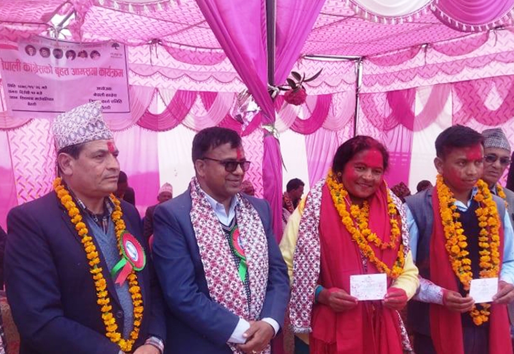 एमालेबाट निर्वाचित गाउँपालिका उपाध्यक्ष चन्द कांग्रेसमा प्रवेश