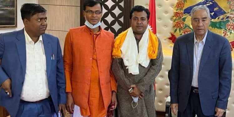 लोसपा नेता सिंह काँग्रेसमा प्रवेश, देउवाले गरे स्वागत