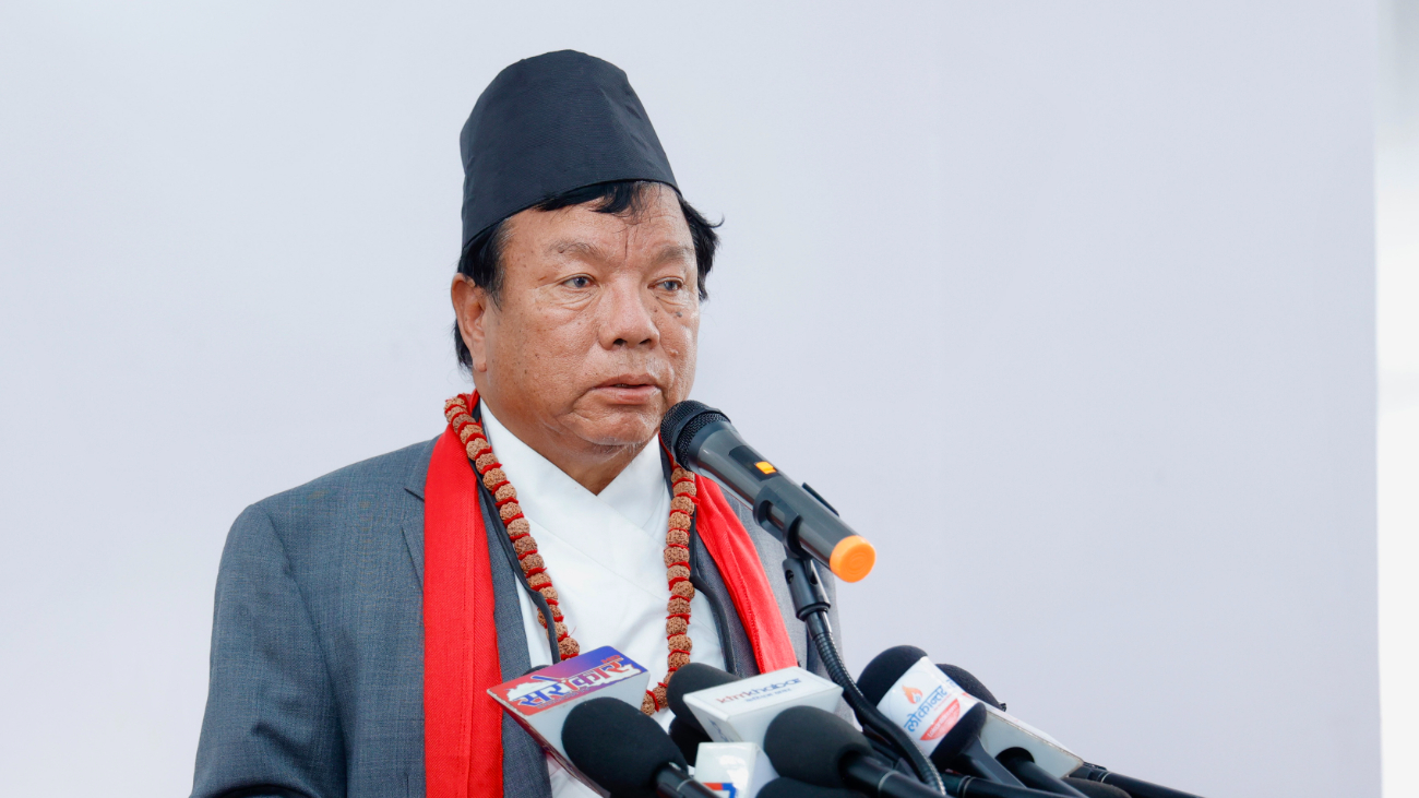 सर्को तानेको बेलामा केही पनि नबोल्न र नलेख्न शिक्षामन्त्री पुनको अनुरोध