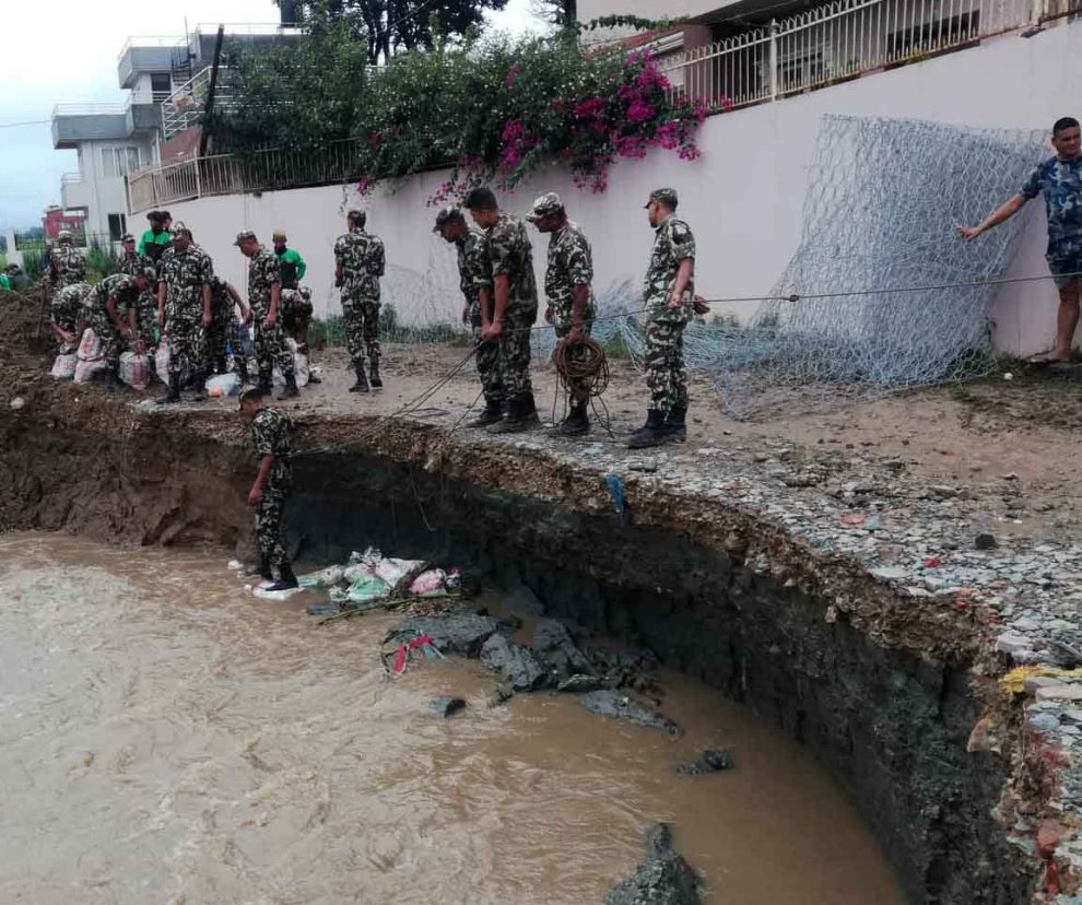 बाढीपहिरोमा परेकाको उद्धारमा नेपाली सेना