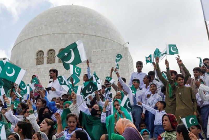 पाकिस्तानी राष्ट्रपति जरदारीद्वारा २७औँ संवैधानिक संशोधन विधेयकमा हस्ताक्षर