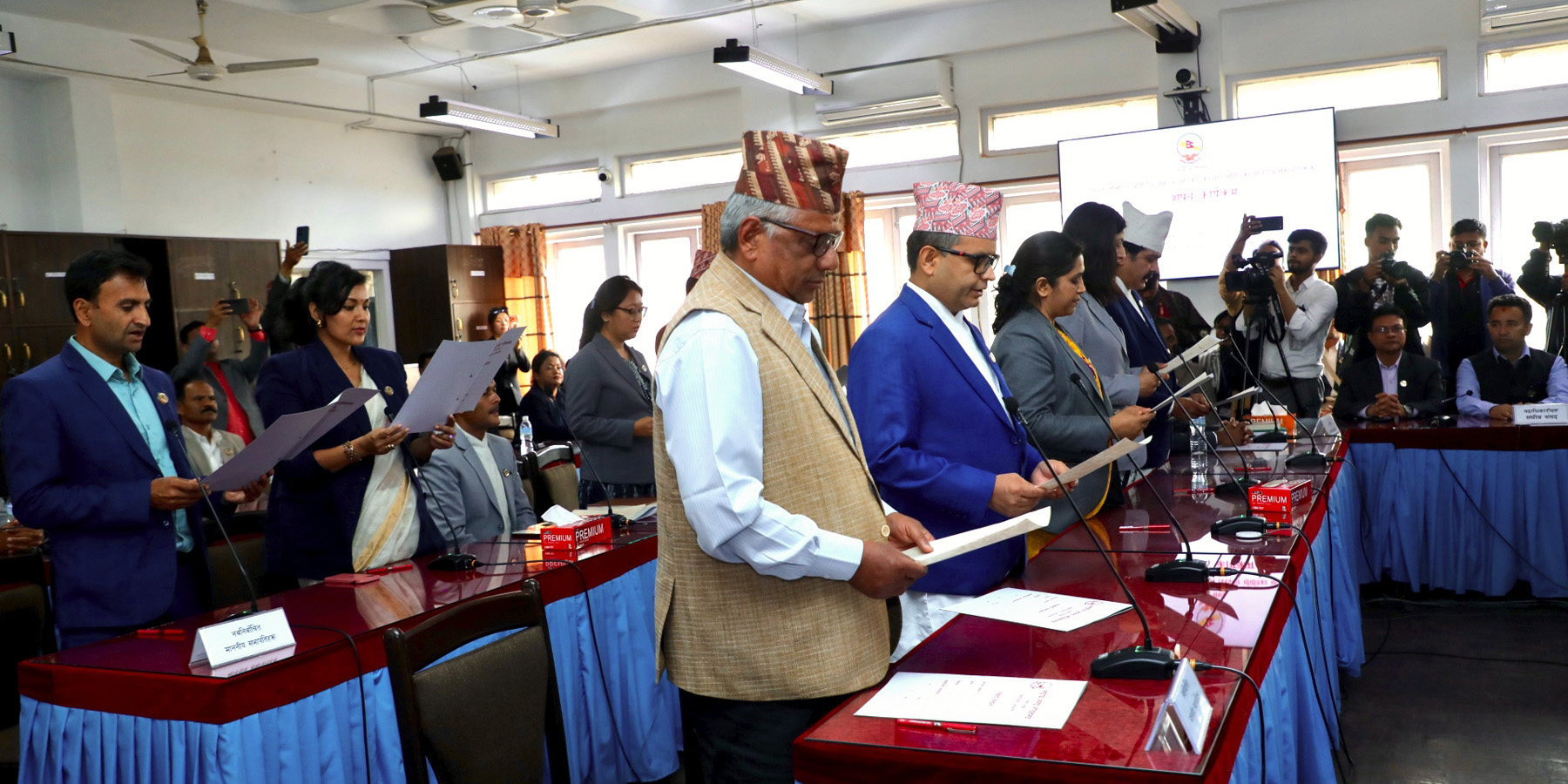 संसदीय समितिका नवनिर्वाचित १२ सभापतिद्वारा शपथ ग्रहण