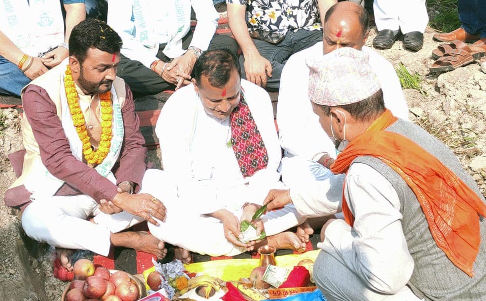 मुख्यमन्त्री गद्दी र सांसद यादवले गरे मानव सेवा आश्रमको शिलान्यास