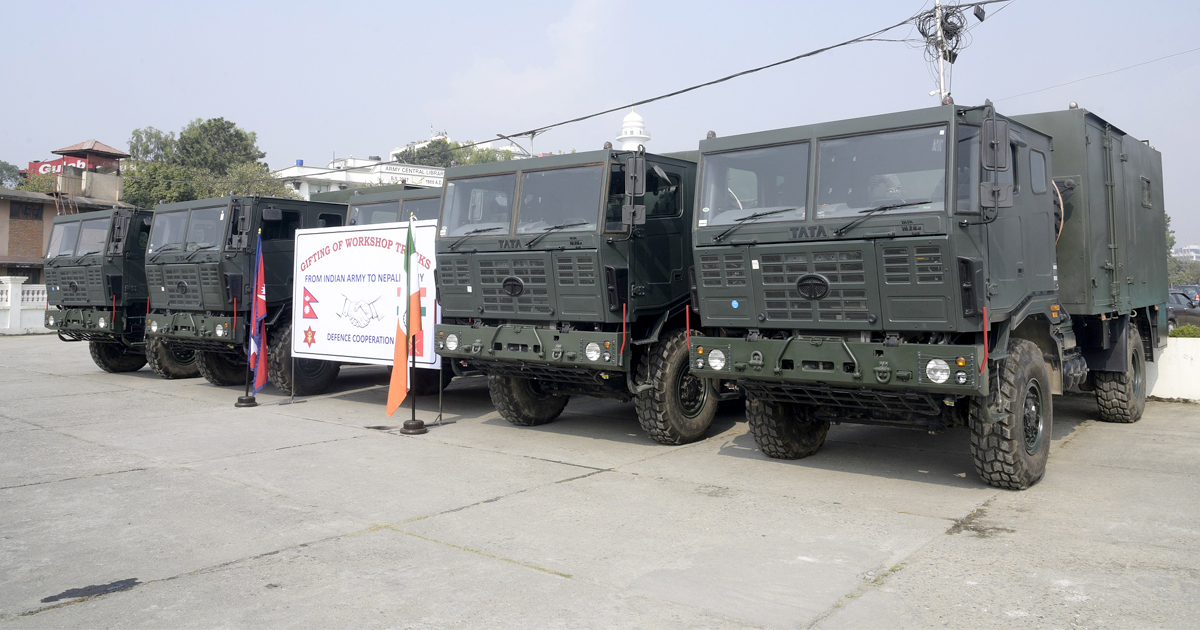 सेनालाई पाँच थान ट्रक सहयोग