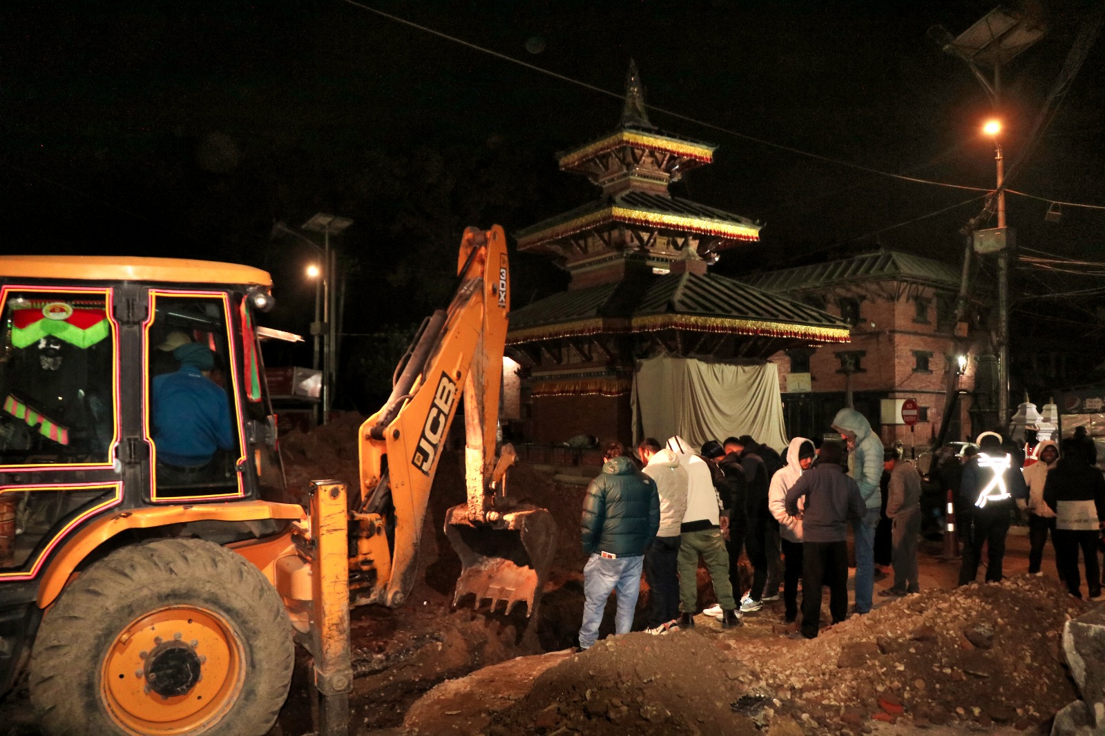 २५ वर्षदेखि थुनिएको सुन्धाराको निकास खोलियो : प्राचीन स्वरुपमा पुनरुत्थान गर्ने कामपा वडा ८ को योजना