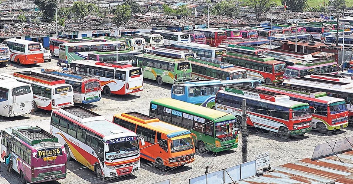 भारी वर्षापछि सुदूरपश्चिममा लामो दूरीका बस बन्द, यात्रु समस्यामा