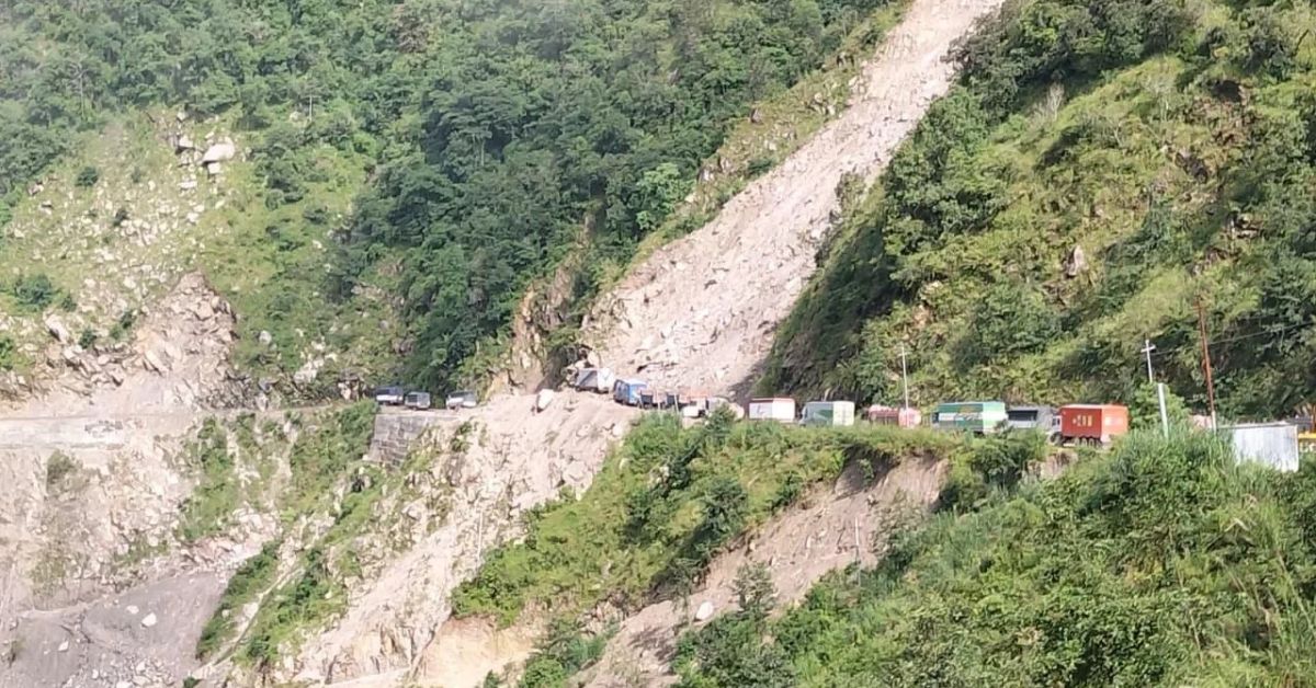पृथ्वी राजमार्ग बन्द भएपछि त्रिभुवन राजपथमा पनि ‘टाइम कार्ड’, ठूला गाडीलाई रोक