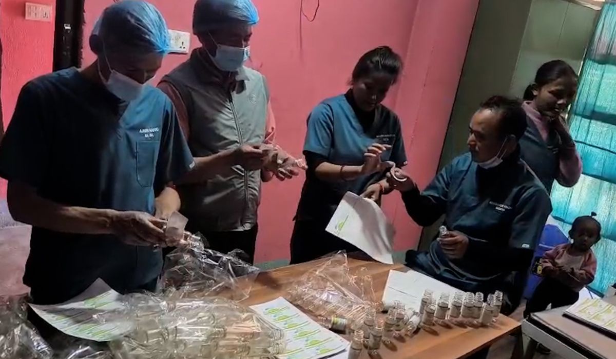 मुगुमा स्थानीय जडीबुटीबाट बनेको वातशामक तेलले बिरामीलाई राहत