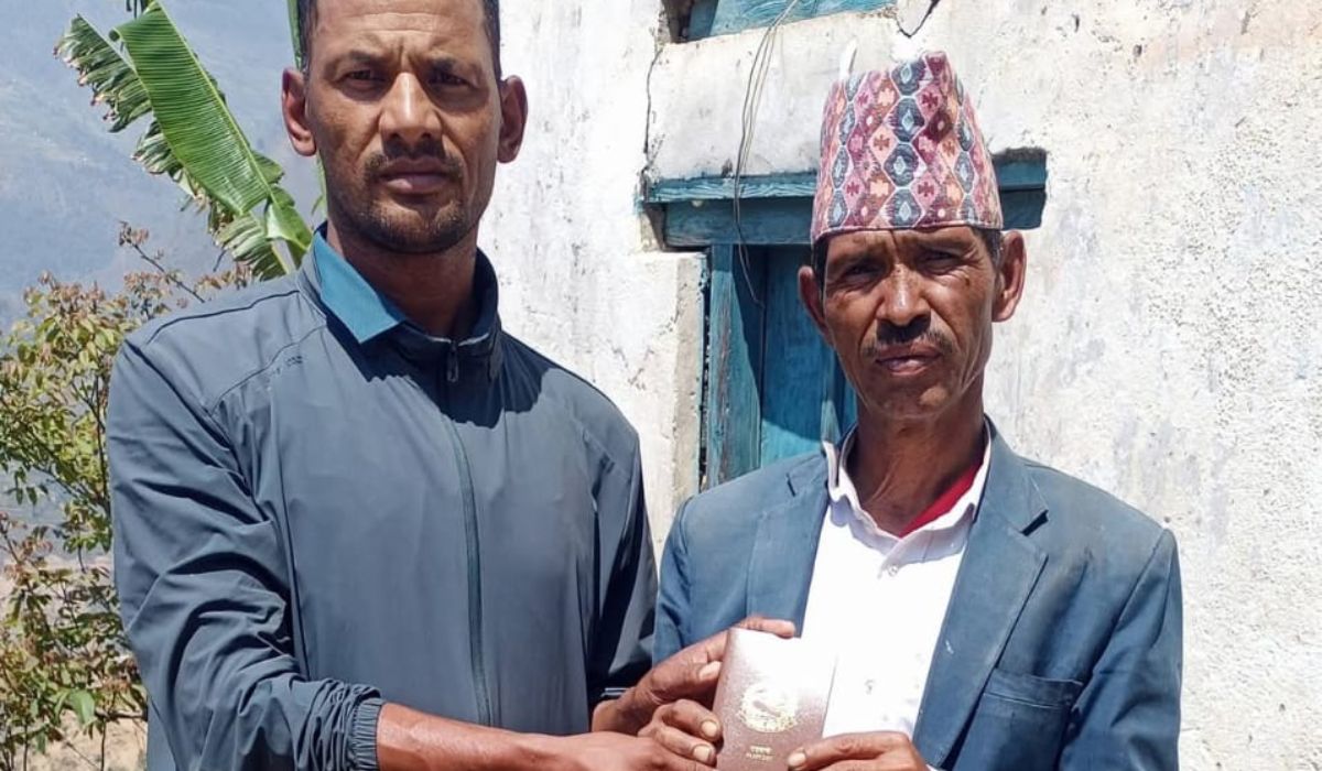 राहदानी घरमै पुगेपछि स्थानीयमा खुशी, हुलाक सेवाप्रति बढ्यो विश्वास