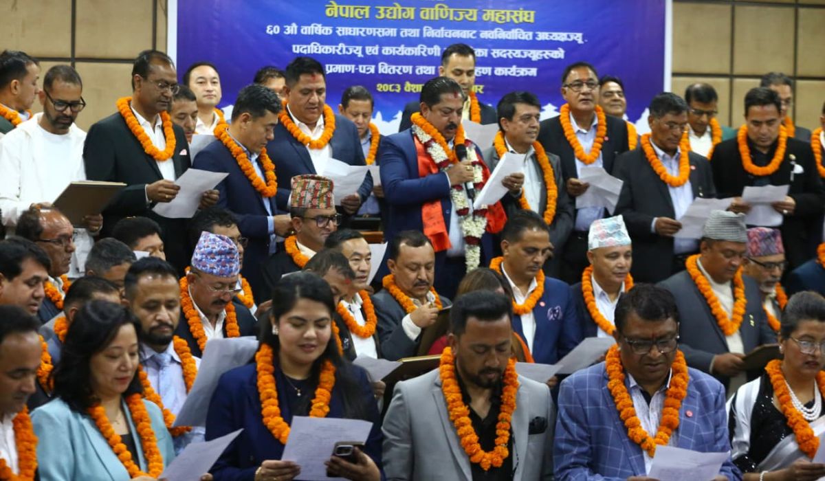 अन्जन श्रेष्ठले लिए पद तथा गोपनीयताको शपथ