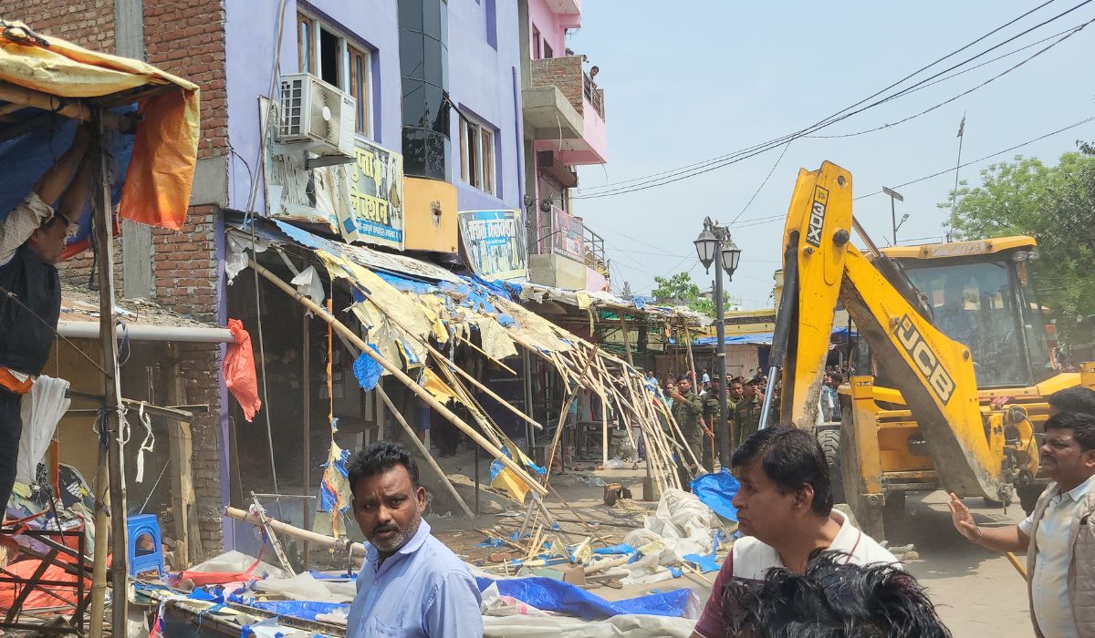गंगासागर क्षेत्रका अनधिकृत संरचना हटाइयो, डोजर अभियान तीव्र