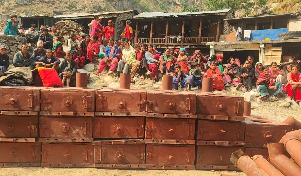 तिलागुफामा १ हजार सुधारिएको चुलो वितरण