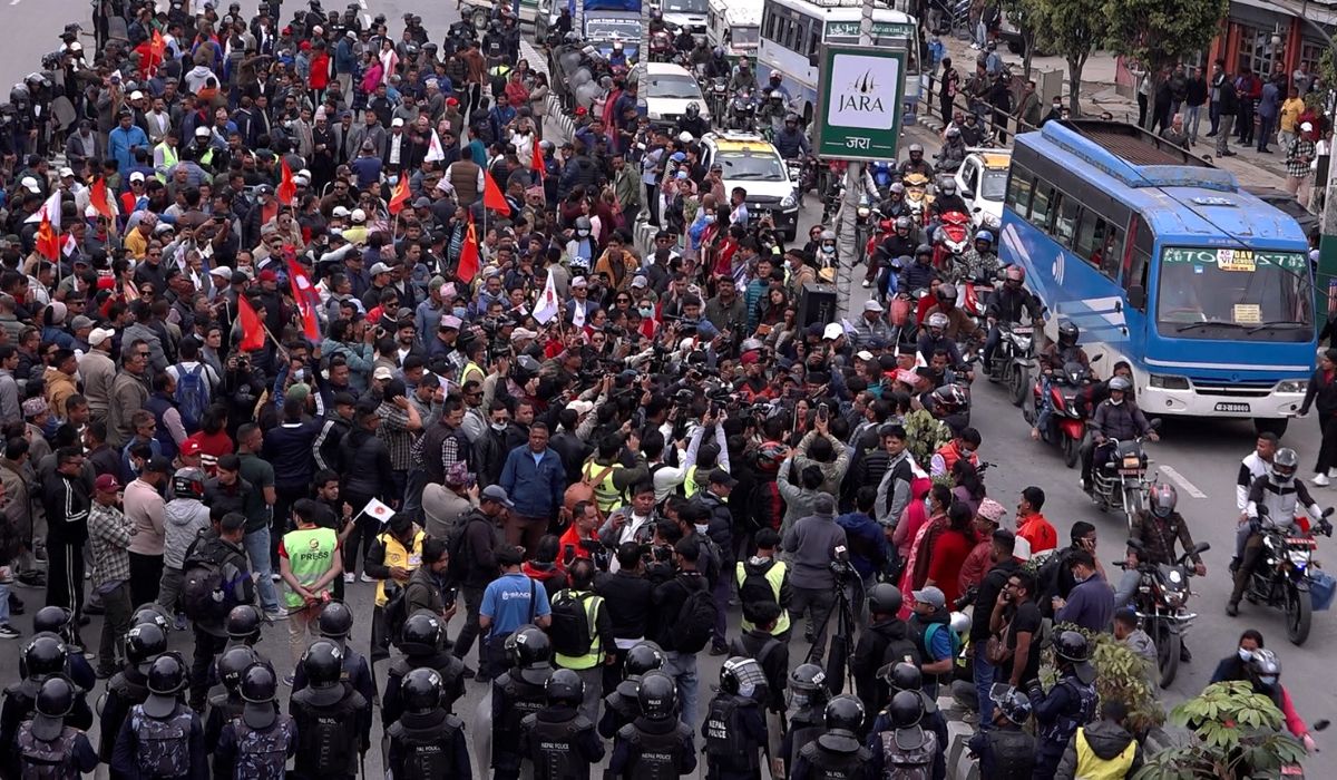 एमालेको प्रदर्शन जारी, ओलीको रिहाइ र सरकार छानविनको माग