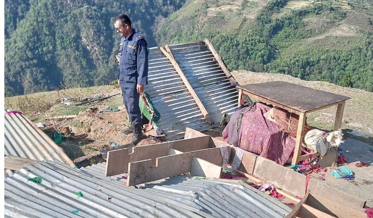 बाजुरामा हावाहुरी, चट्याङ र पहिरोले जनधनमा क्षति