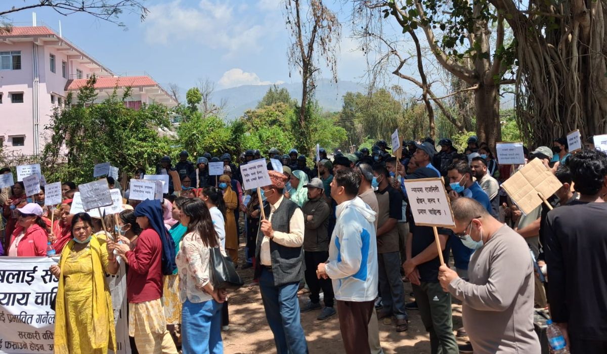 इनिशा प्रकरणमा दुवै पक्षको प्रदर्शन