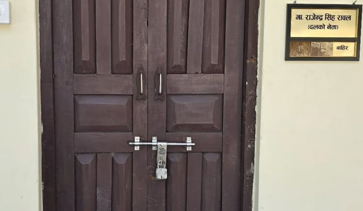 युवा संघद्वारा एमाले सुदूरपश्चिम संसदीय दलको कार्यालयमा तालाबन्दी