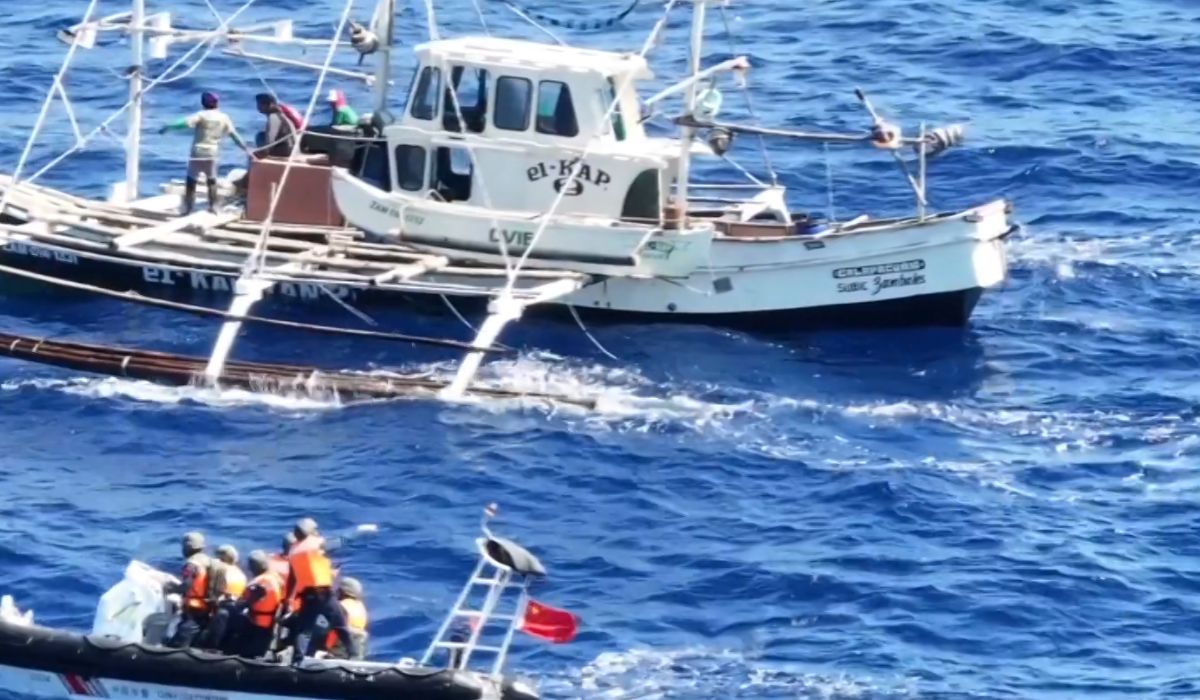 दक्षिण चीन सागरमा चिनियाँ कोस्ट गार्डद्वारा फिलिपिन्सका डुङ्गा हटाइएको दाबी