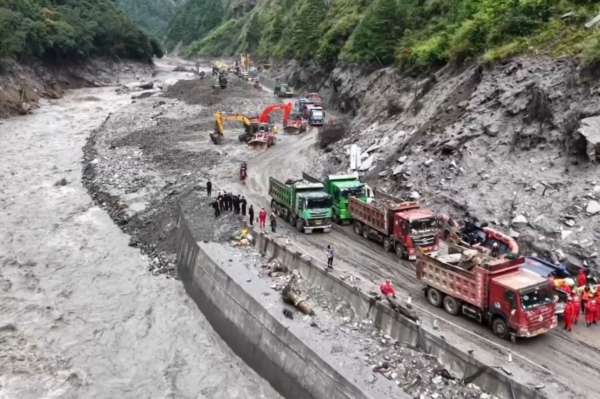 बाढीपहिरोपछि केरुङ राजमार्ग पुनर्निर्माणमा चीनको तीव्र पहल
