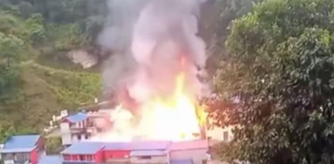 ताप्लेजुङको दोभानमा भीषण आगलागी, करिब १० घर जले