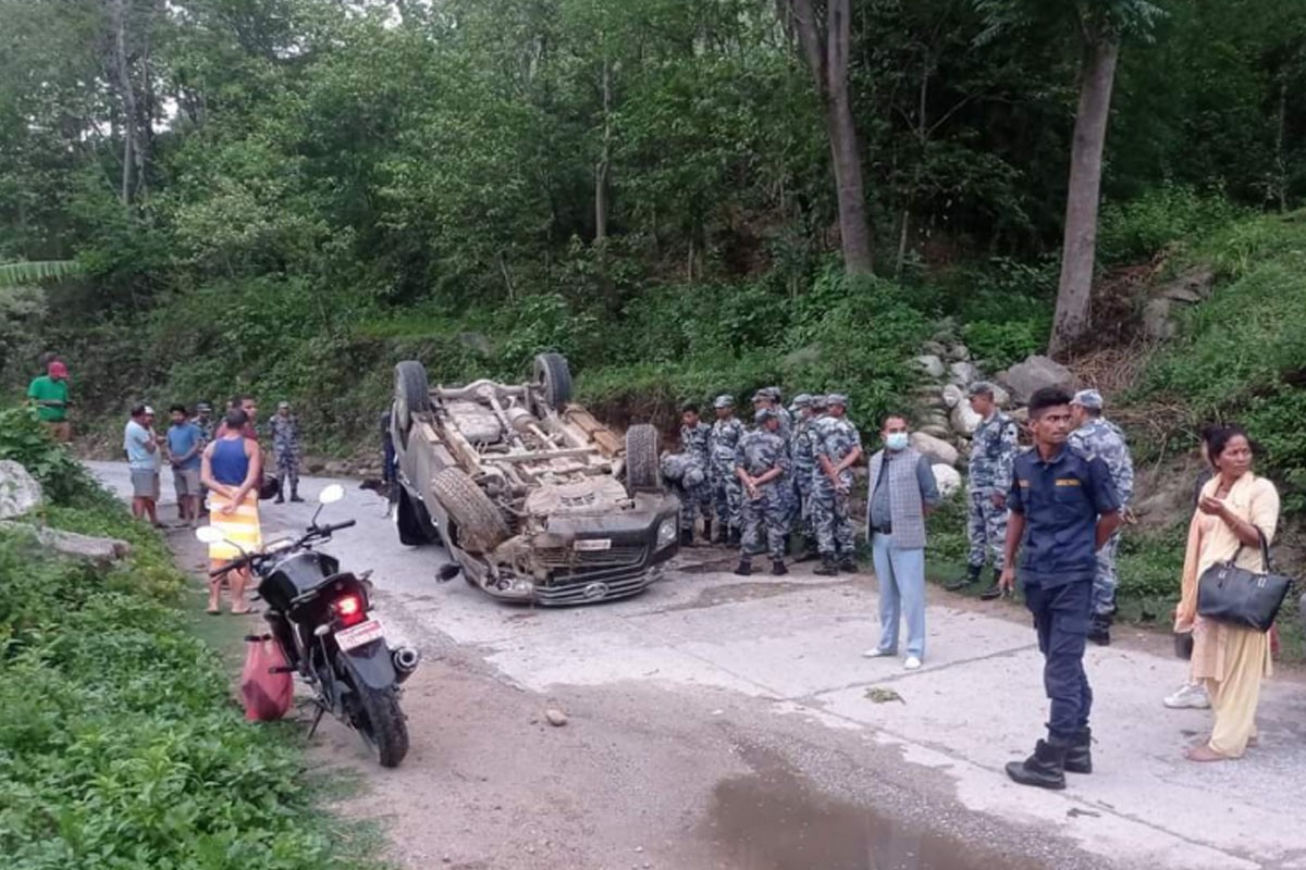 अछामको ढकारी गाउँपालिका अध्यक्ष, उपाध्यक्ष सवार गाडी पल्टियो